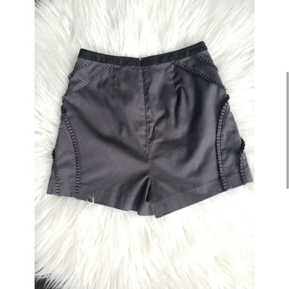 Reiss Cambridge Shorts in High Rise Charcoal Cotton Gray Scalloped Ribbon - Picture 4 of 11